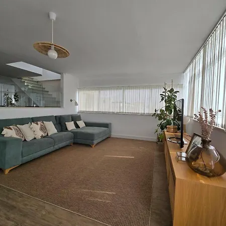 Fantastico T3 A 50 Metros Da דירה *